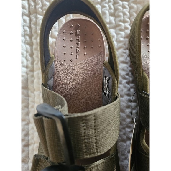 Size 10 B- Astral Women's Webber Sandal Olive green - Picture 2 of 4